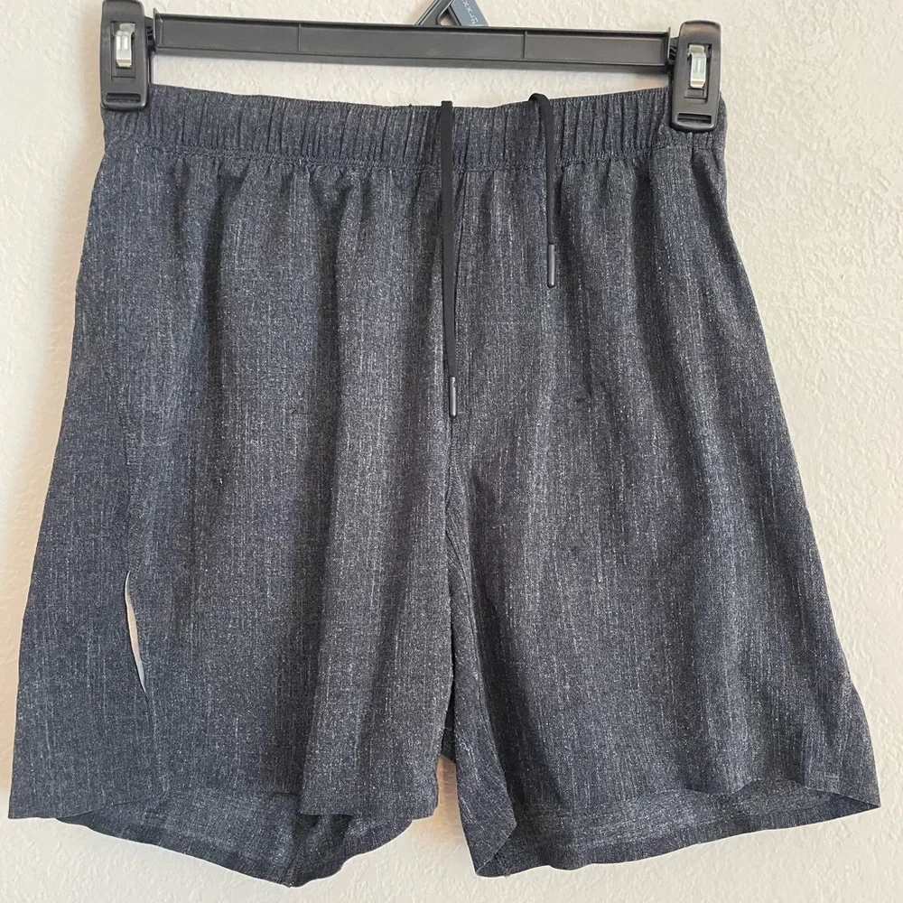 Lululemon Men's Gray Shorts size Medium - Picture 1 of 7